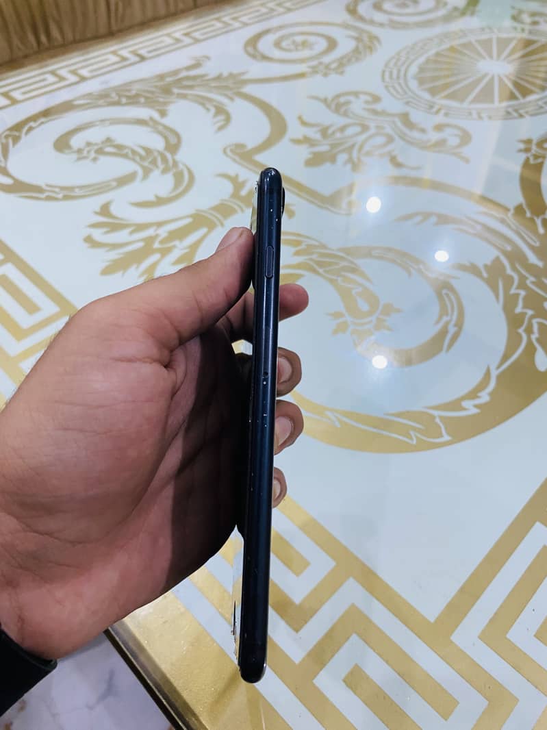 Apple iPhone 7 Plus 1