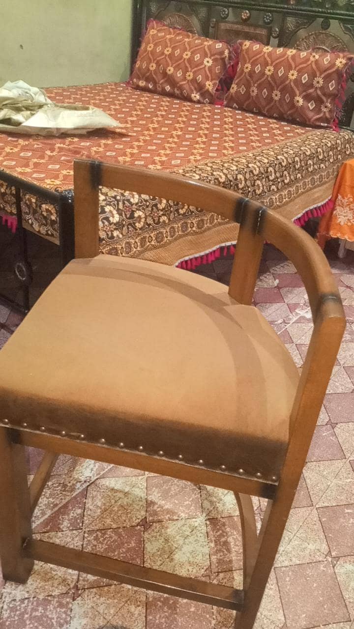 Dining Table 0