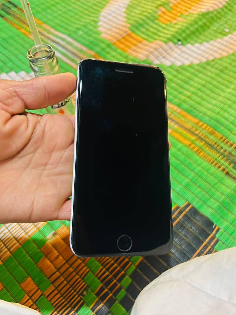 Apple iPhone 7 Plus 1
