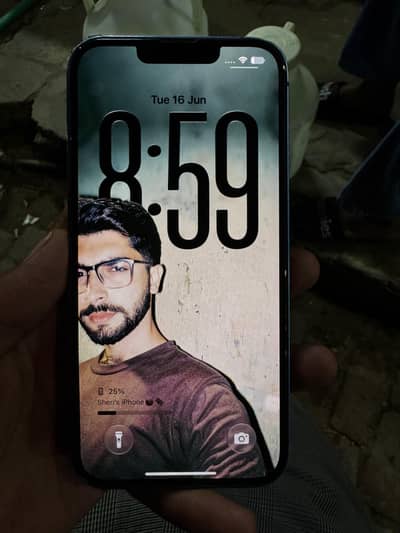 Apple iPhone 13
