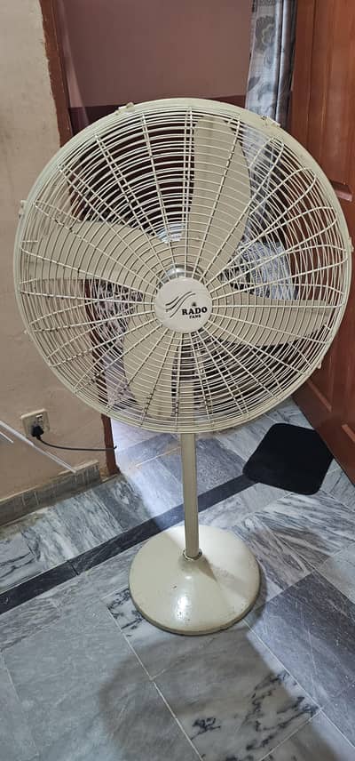Rado pedestal fan