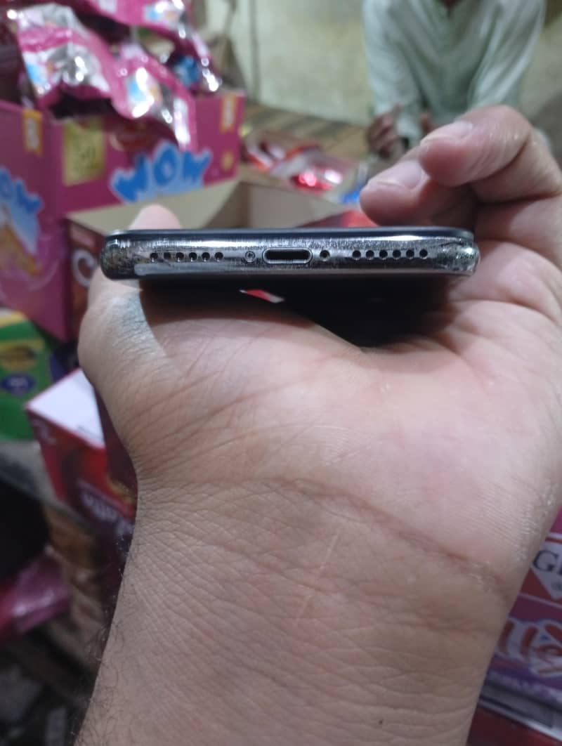 Apple iPhone X 4
