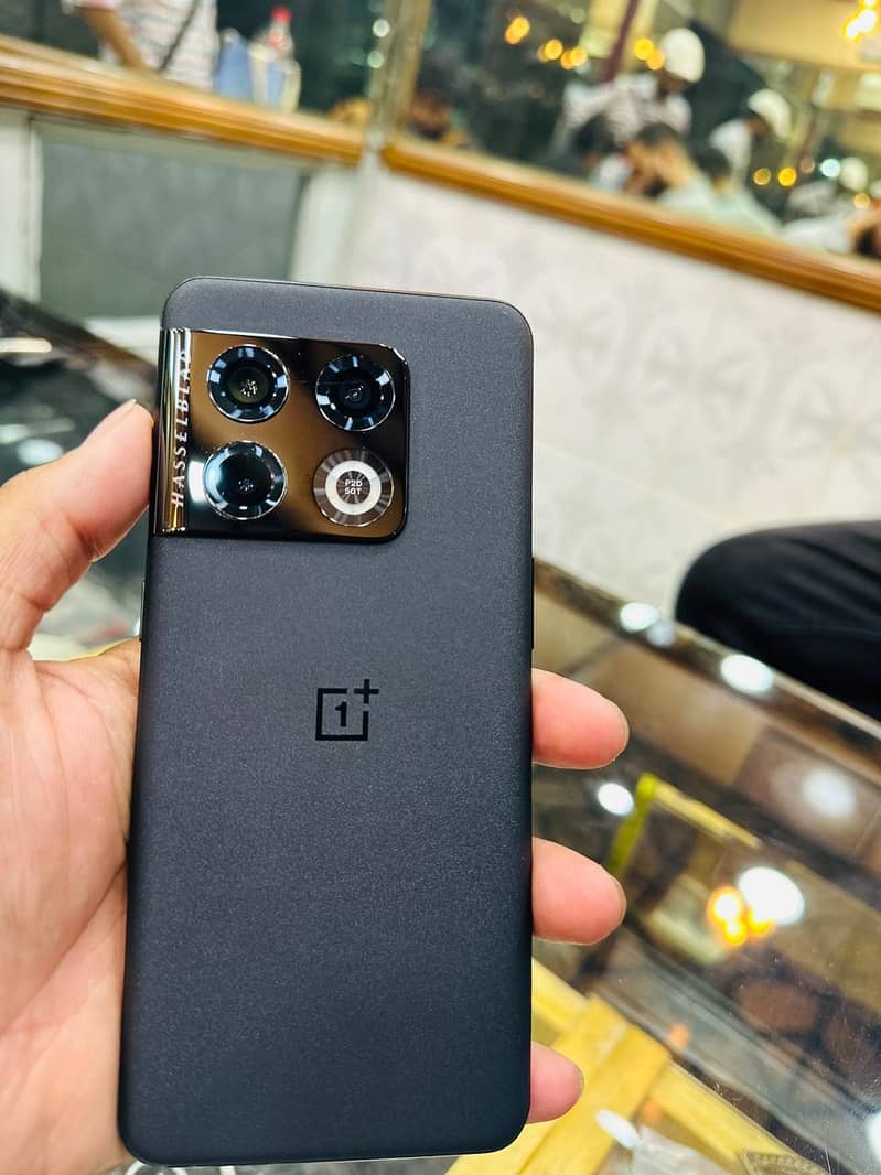 One Plus 10 Pro 1