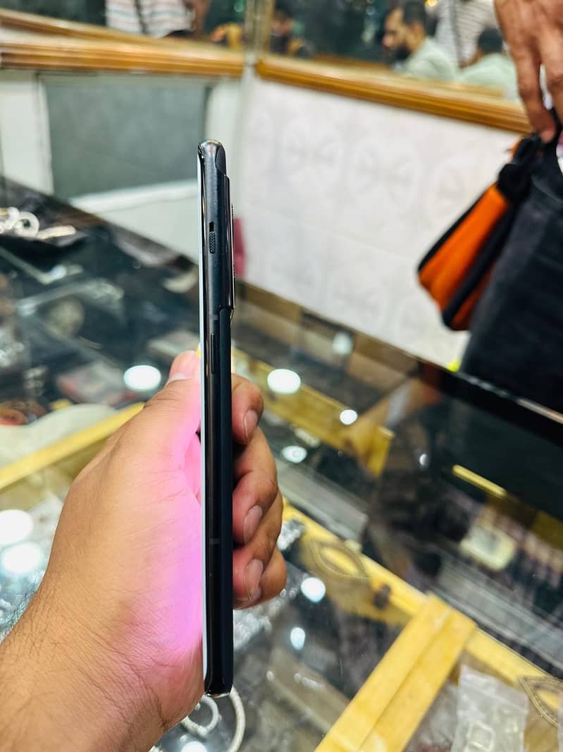 One Plus 10 Pro 6