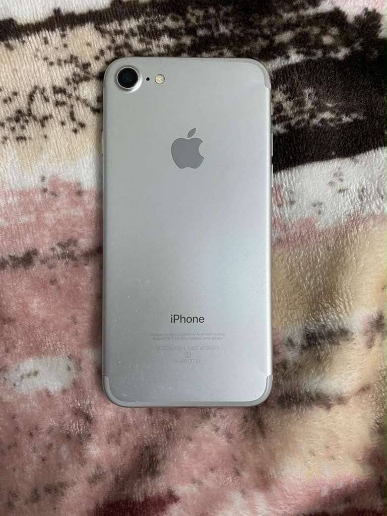 Apple iPhone 7 0