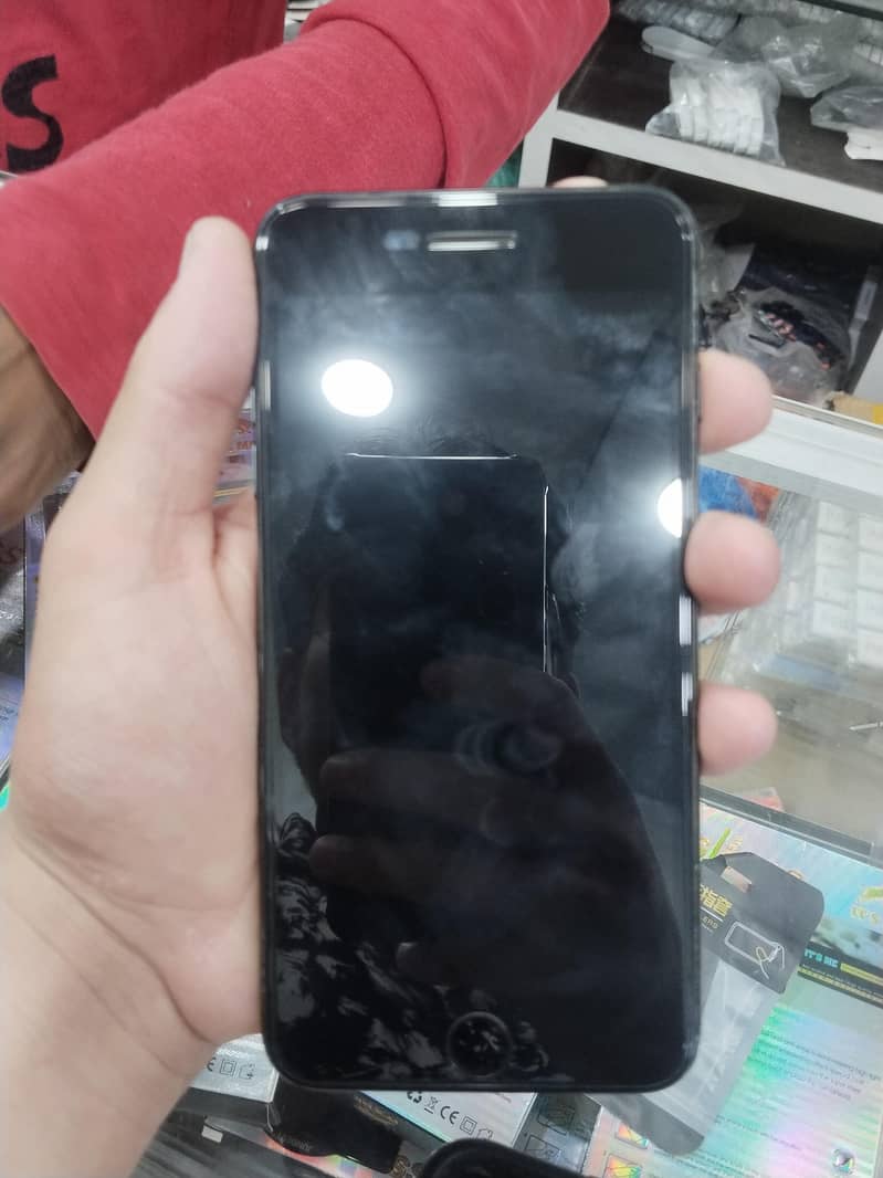 Apple iPhone 7 Plus 1
