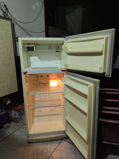 14 Cubic Feet (No Frost) Refrigerator for Sale