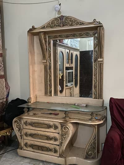 Dressing Divider with 2 Side Tables for Sale