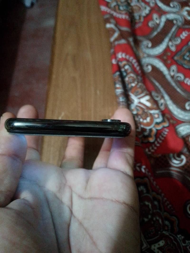 Apple iPhone X 3