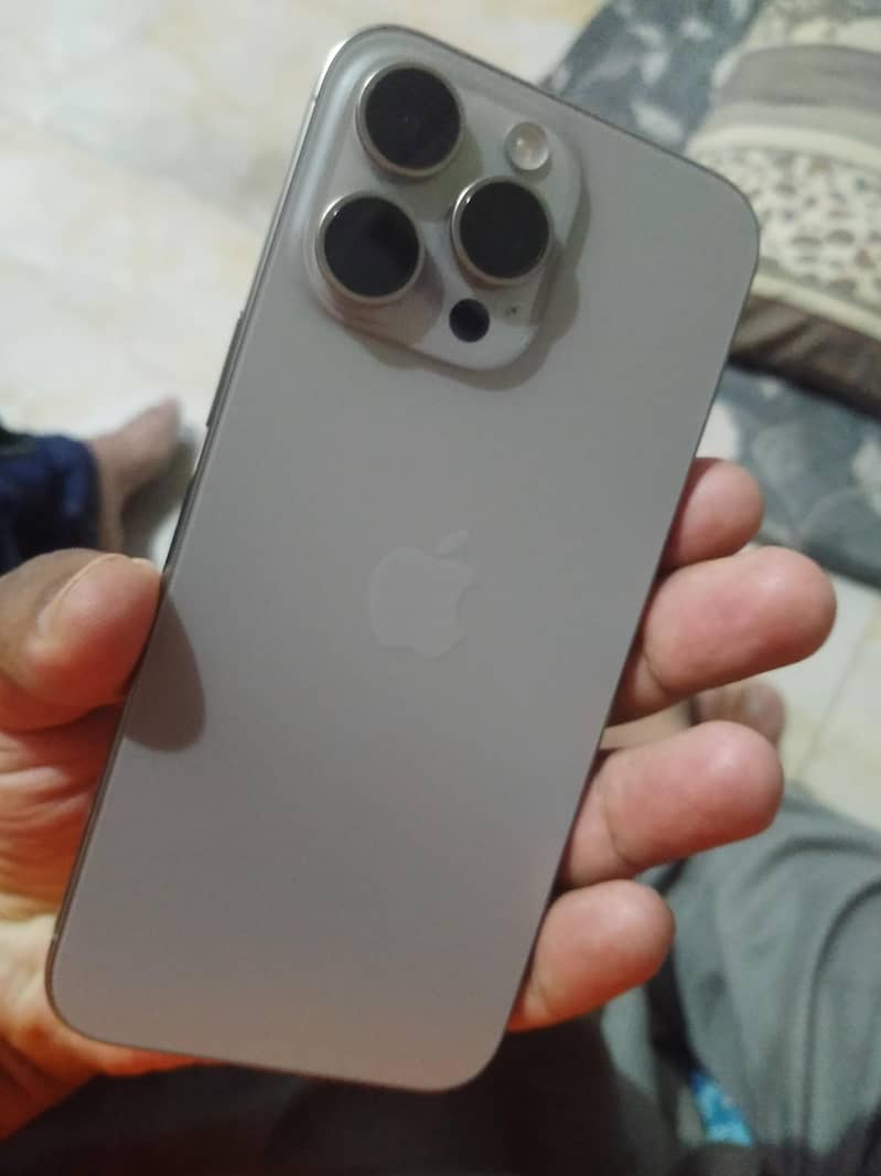 Apple iPhone 15 Pro Max 0