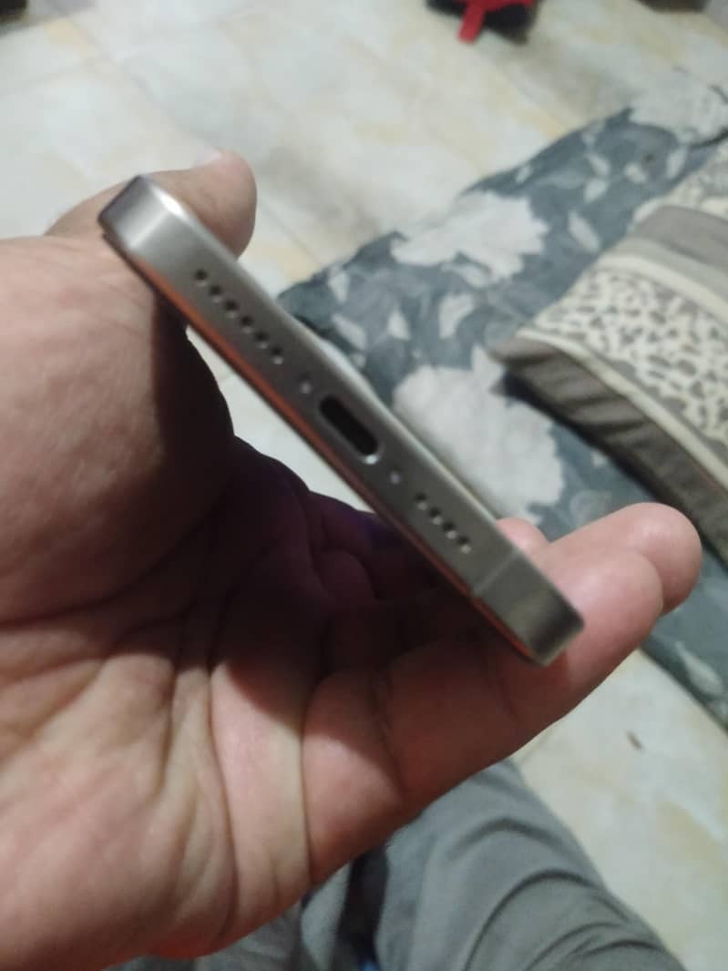 Apple iPhone 15 Pro Max 2
