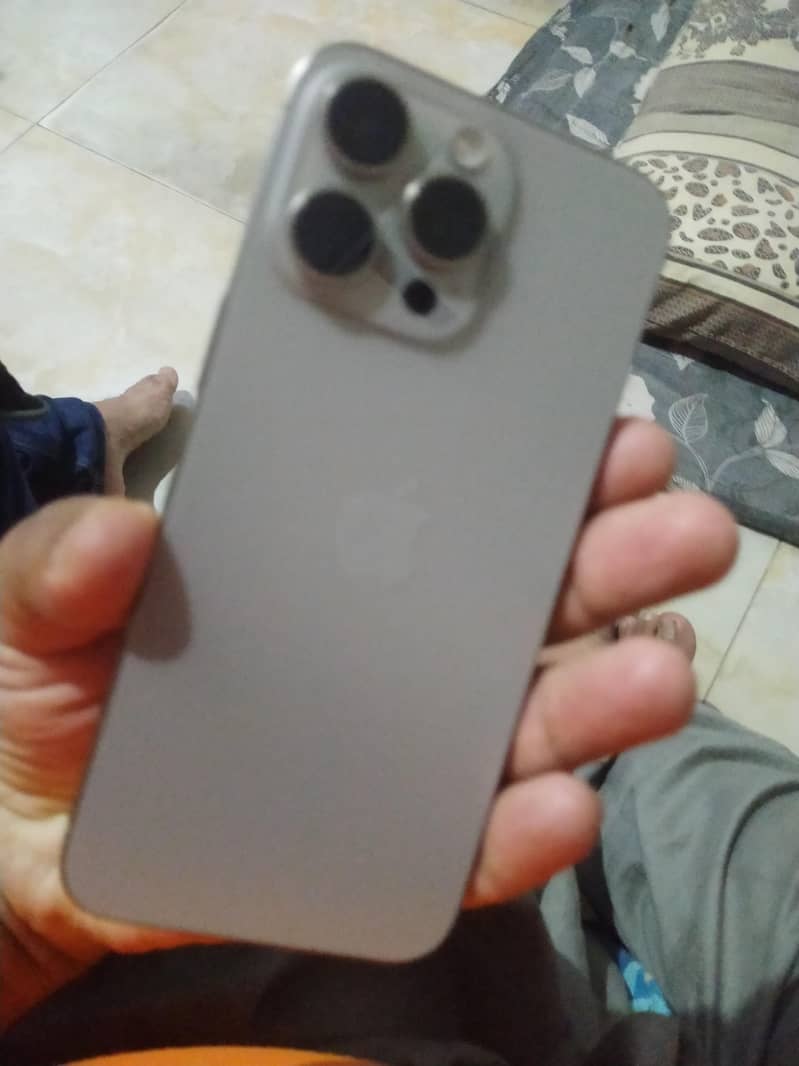 Apple iPhone 15 Pro Max 3