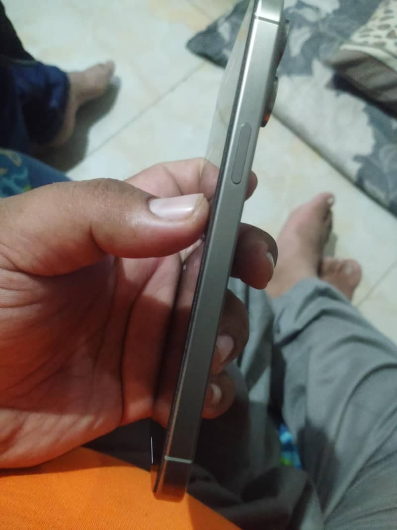 Apple iPhone 15 Pro Max 5
