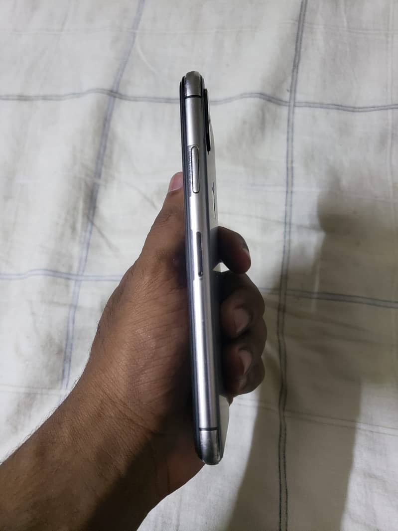 Apple iPhone X 3