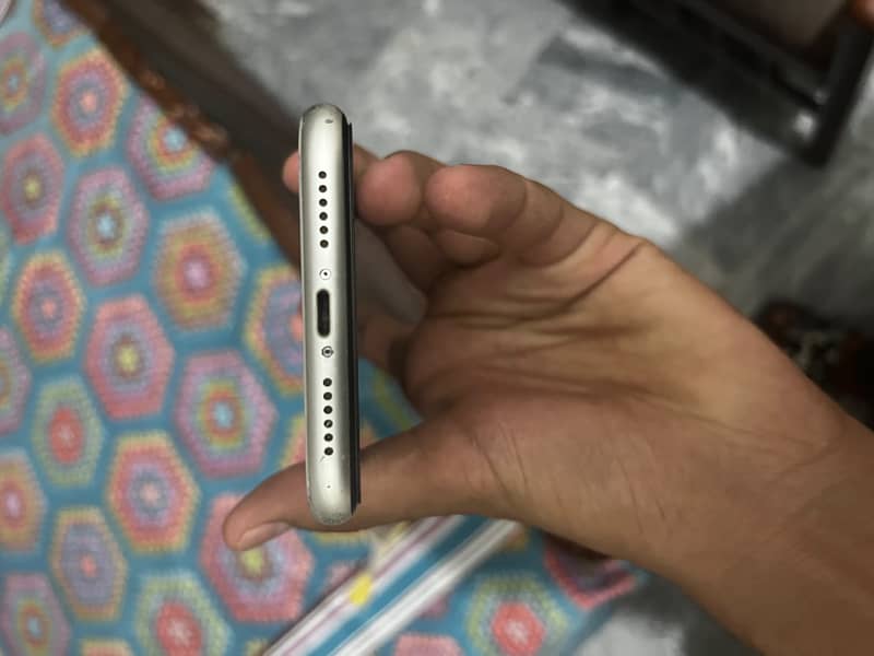 Apple iPhone 11 3