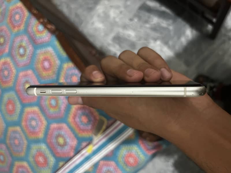 Apple iPhone 11 4