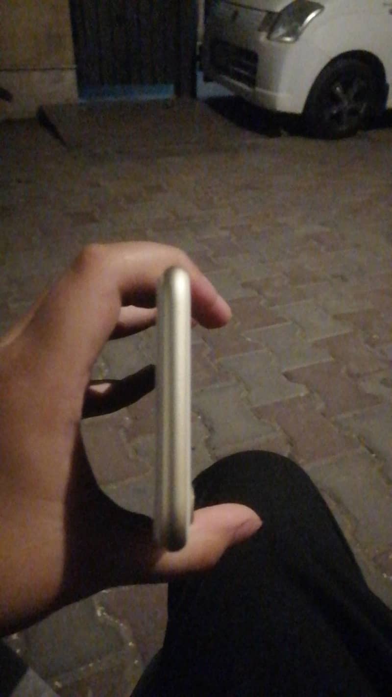 Apple iPhone 7 3