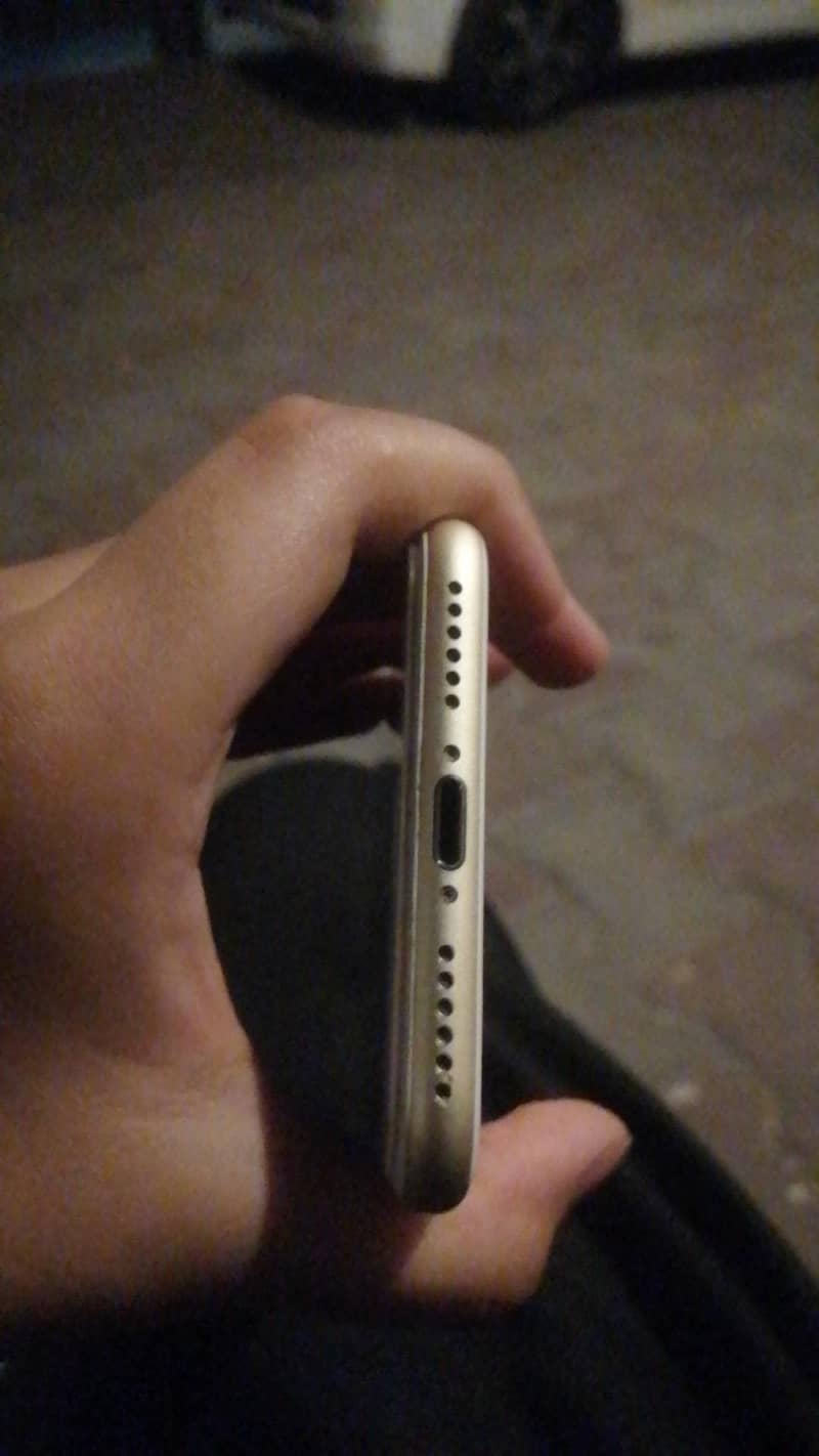 Apple iPhone 7 4