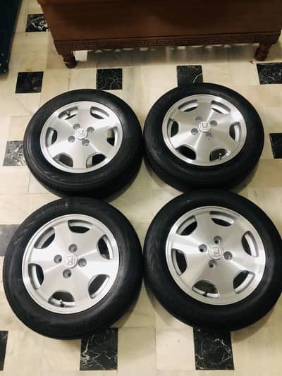 Honda civic rim tyres in good condition