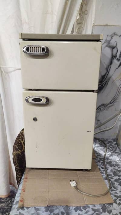 Mini fridge 8.5/10