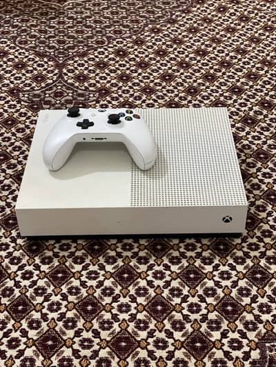Xbox one S in 10/10 Condition