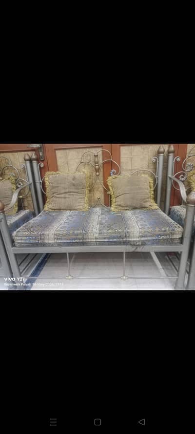 4 seater sofa lohe wale 1 table