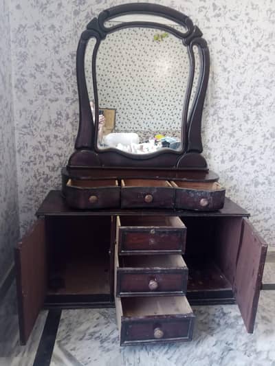 dressing table