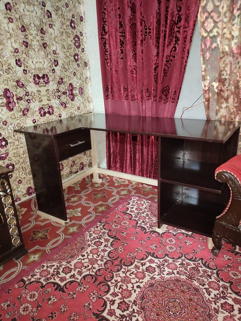 corner table 1