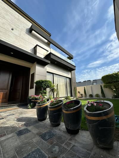Beautiful design 1 kanal House for sale in dha phase 7
