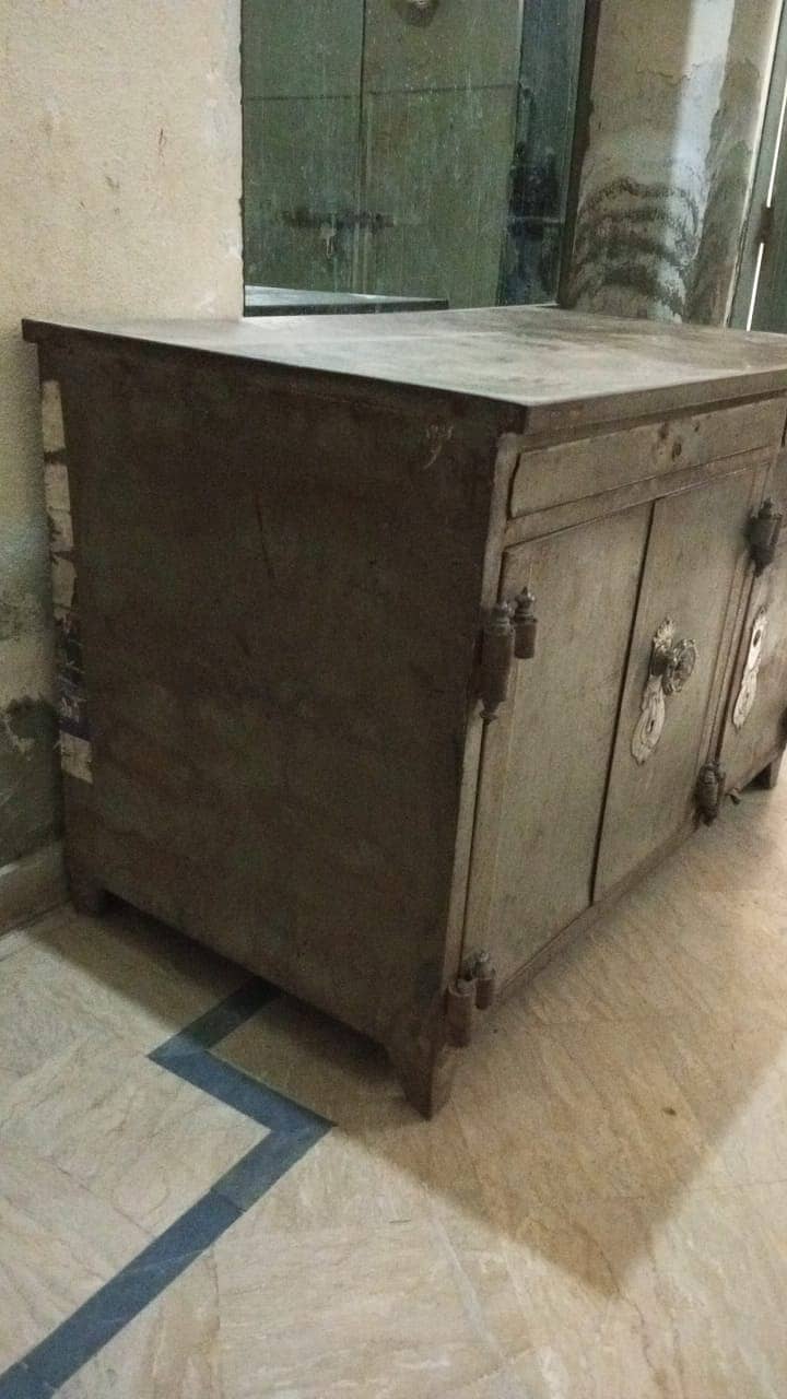 Table with Safe Box 4