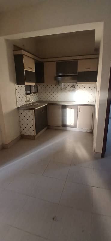 1 Bed Lounge Available For Rent