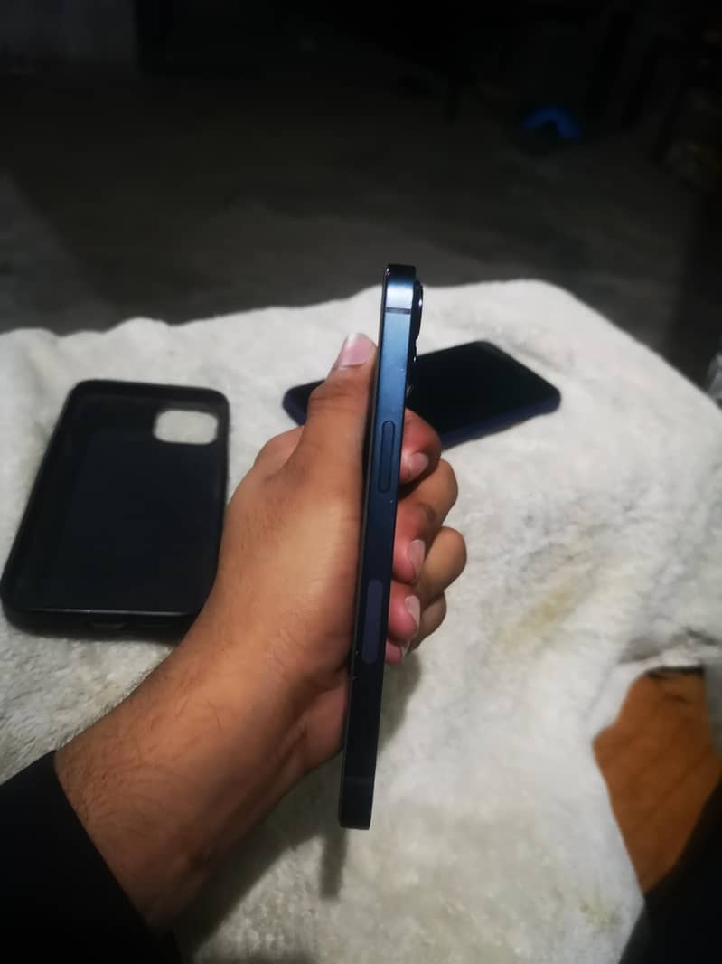 Apple iPhone 13 2