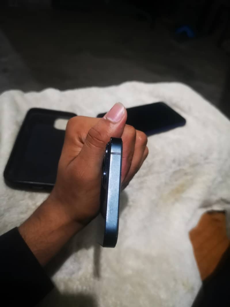 Apple iPhone 13 3