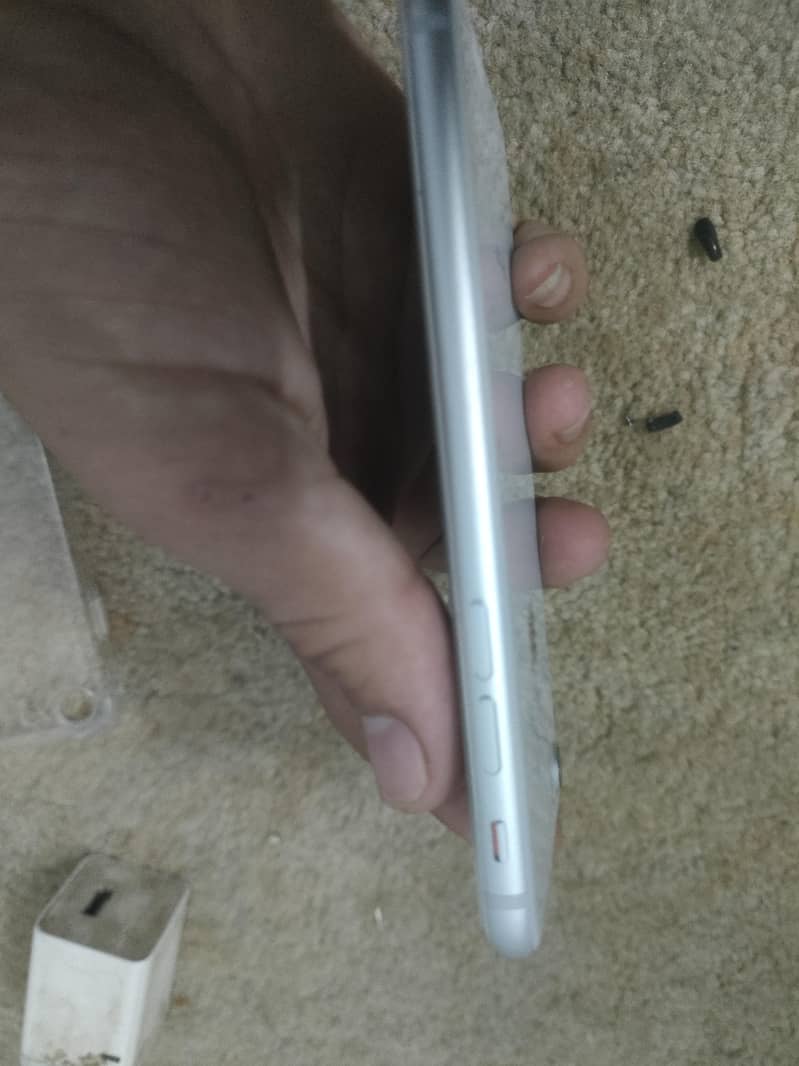 Apple iPhone 8 1