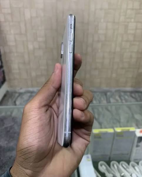 IPHONE X 3