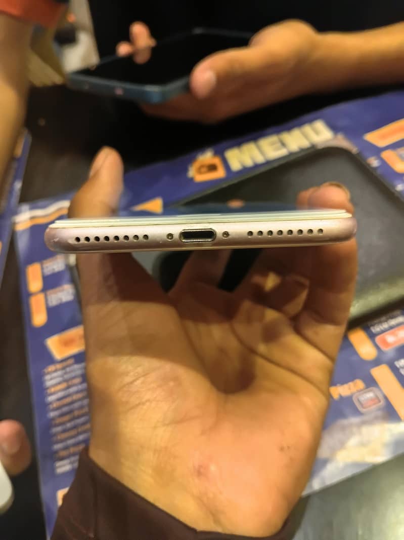 Apple iPhone 7 Plus 2