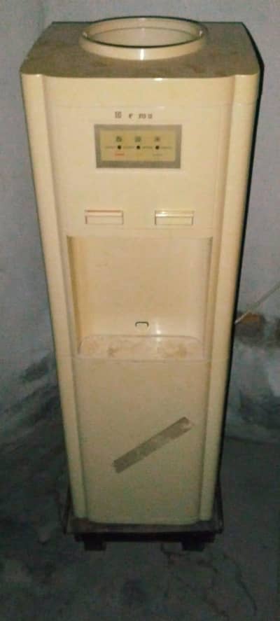 Electrolux hot and cold water dispenser