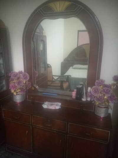 Used items for sell. Showcase and Singhaar