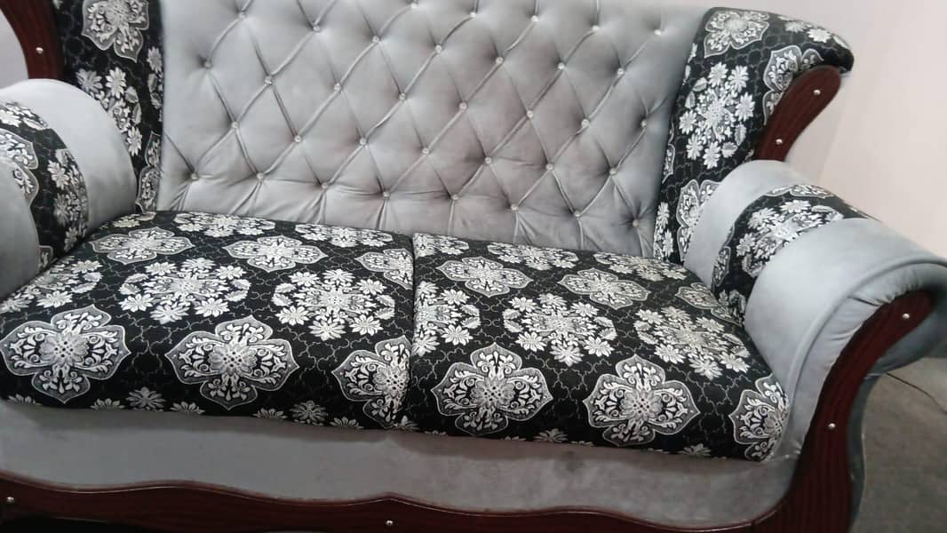 7 seater sofas for sell 1