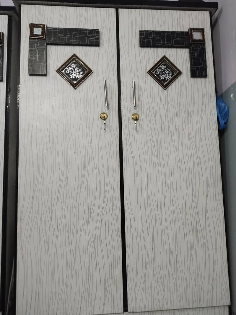 wardrobe and devider 0