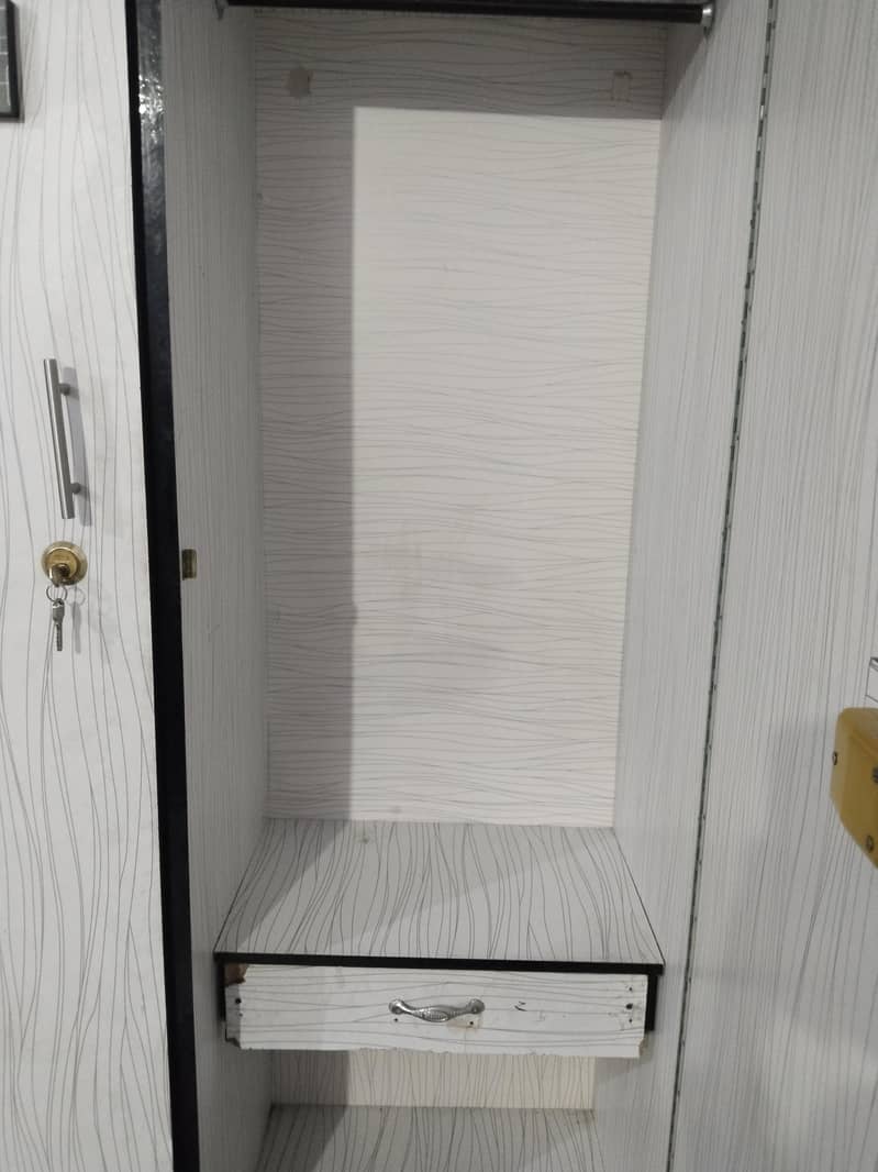 wardrobe and devider 3