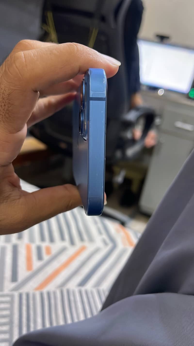 Apple iPhone 13 5