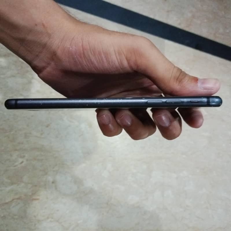 Apple iPhone 8 Plus 2