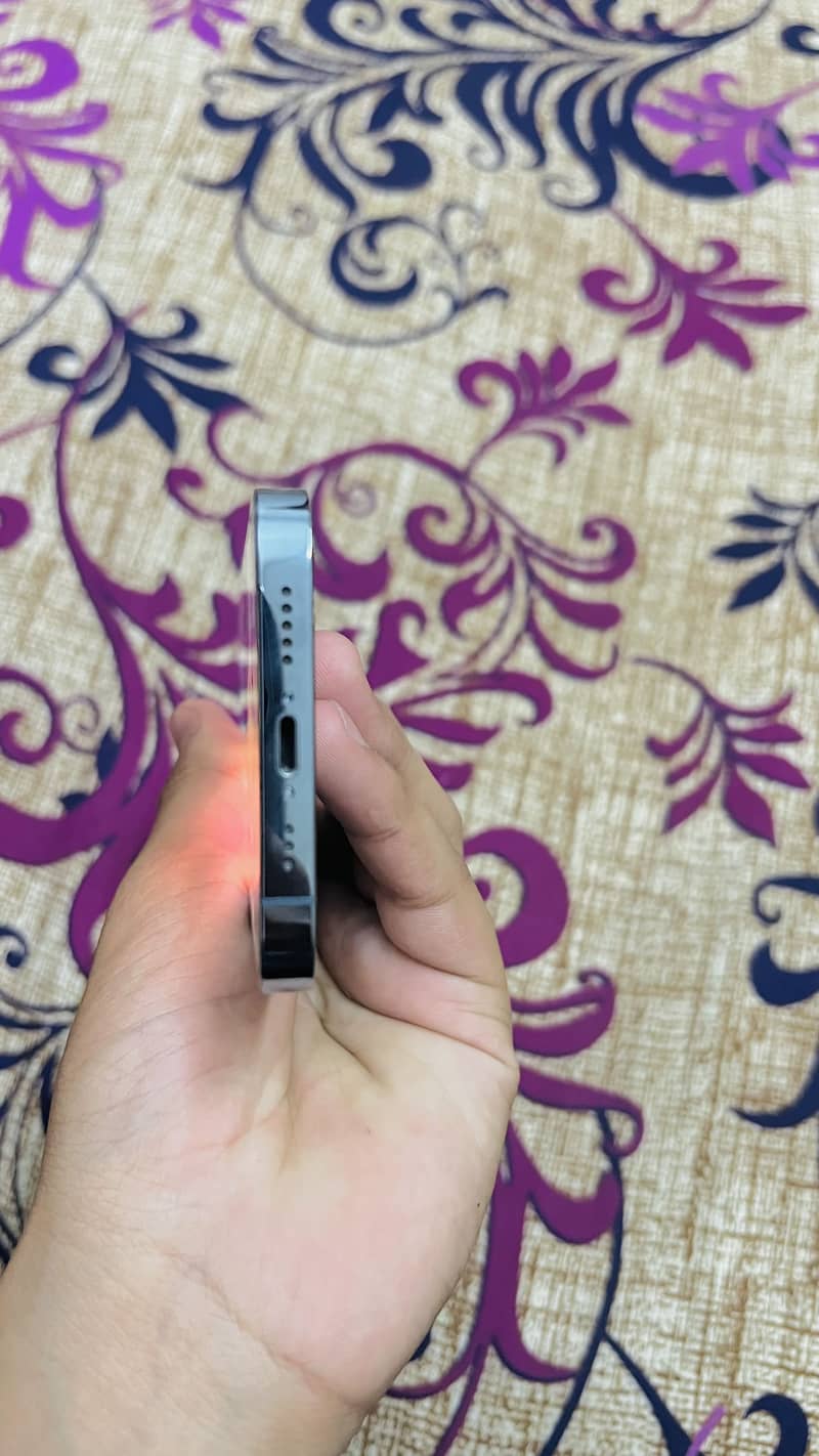 Apple iPhone 13 Pro 4