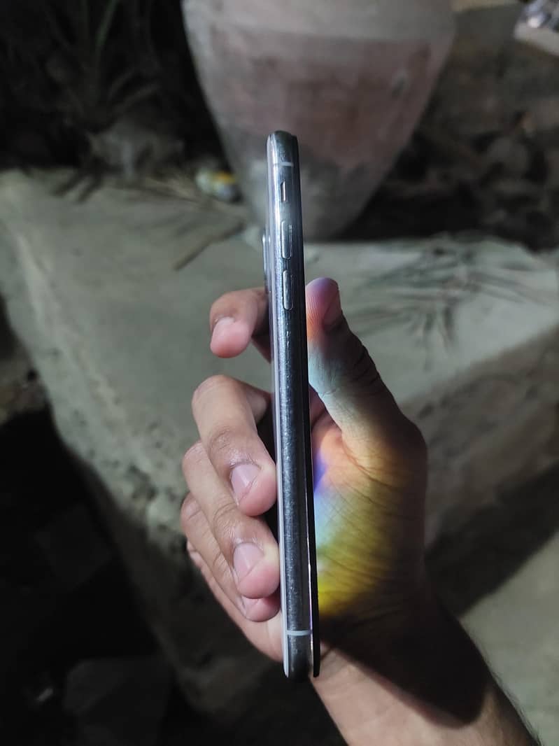Apple iPhone X 3