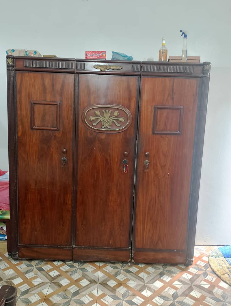 wardrobe 0