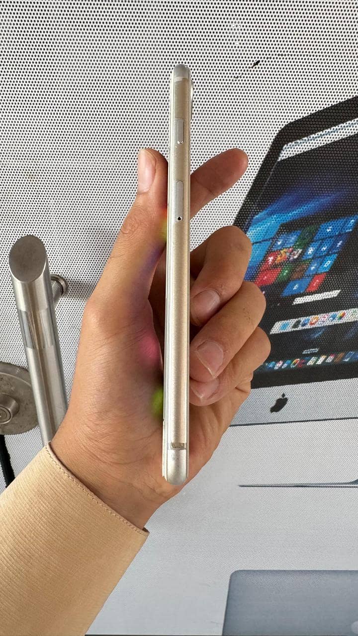 Apple iPhone 8 Plus 4