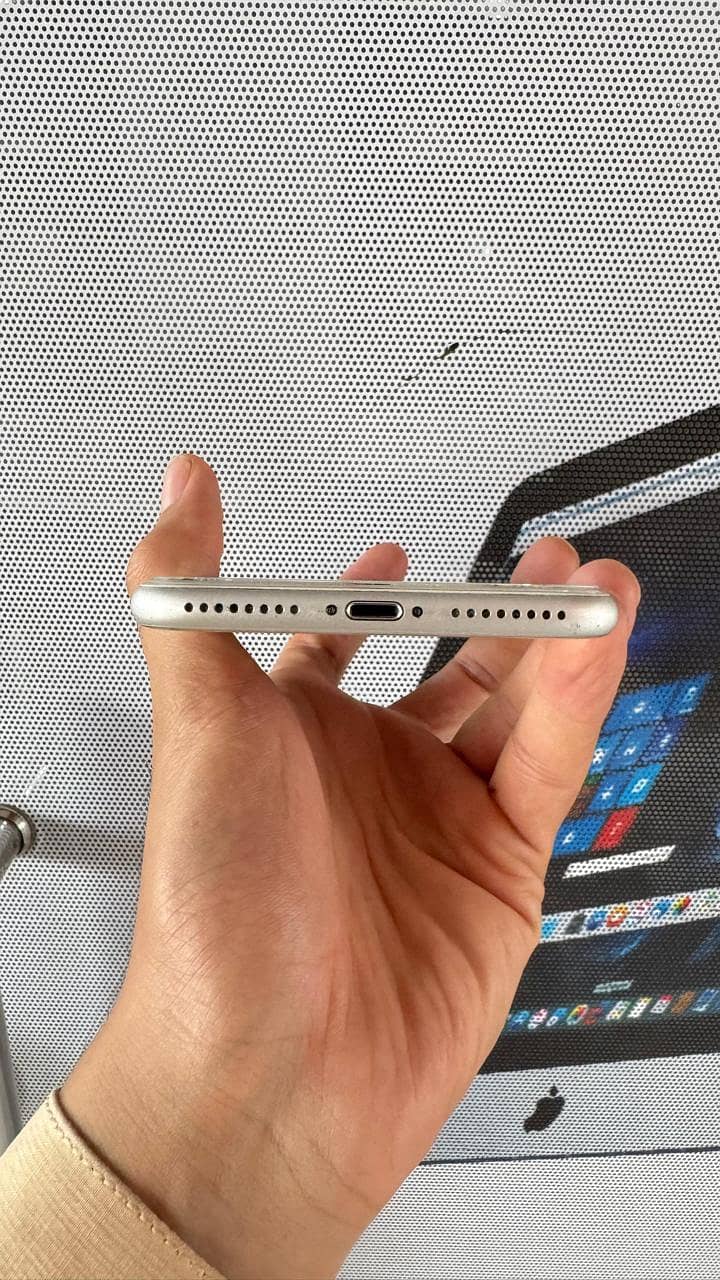 Apple iPhone 8 Plus 5