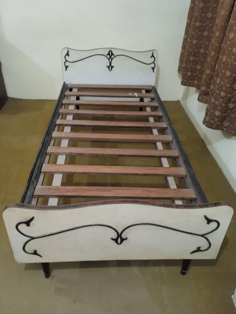 Single bed's 2