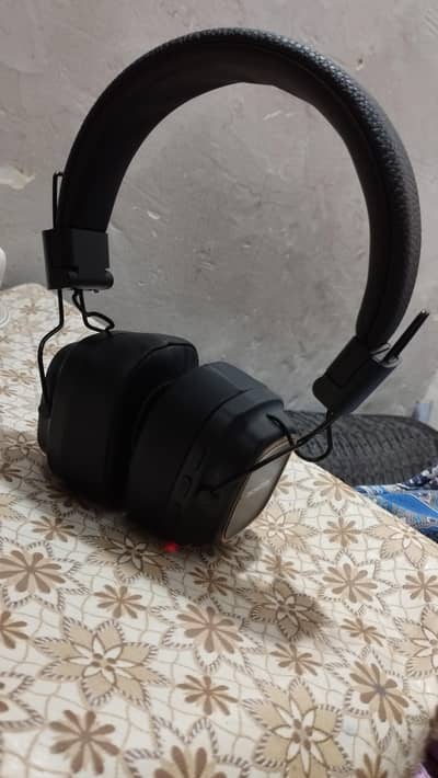 Techsters headphones,10/10 quality.